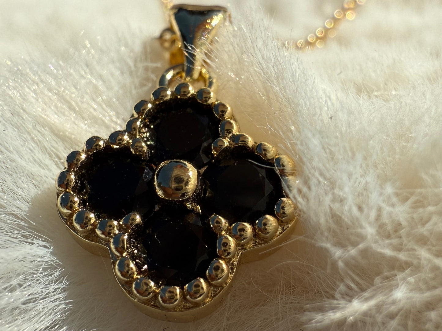 Cadena Flor Diseñador Negra 24K
