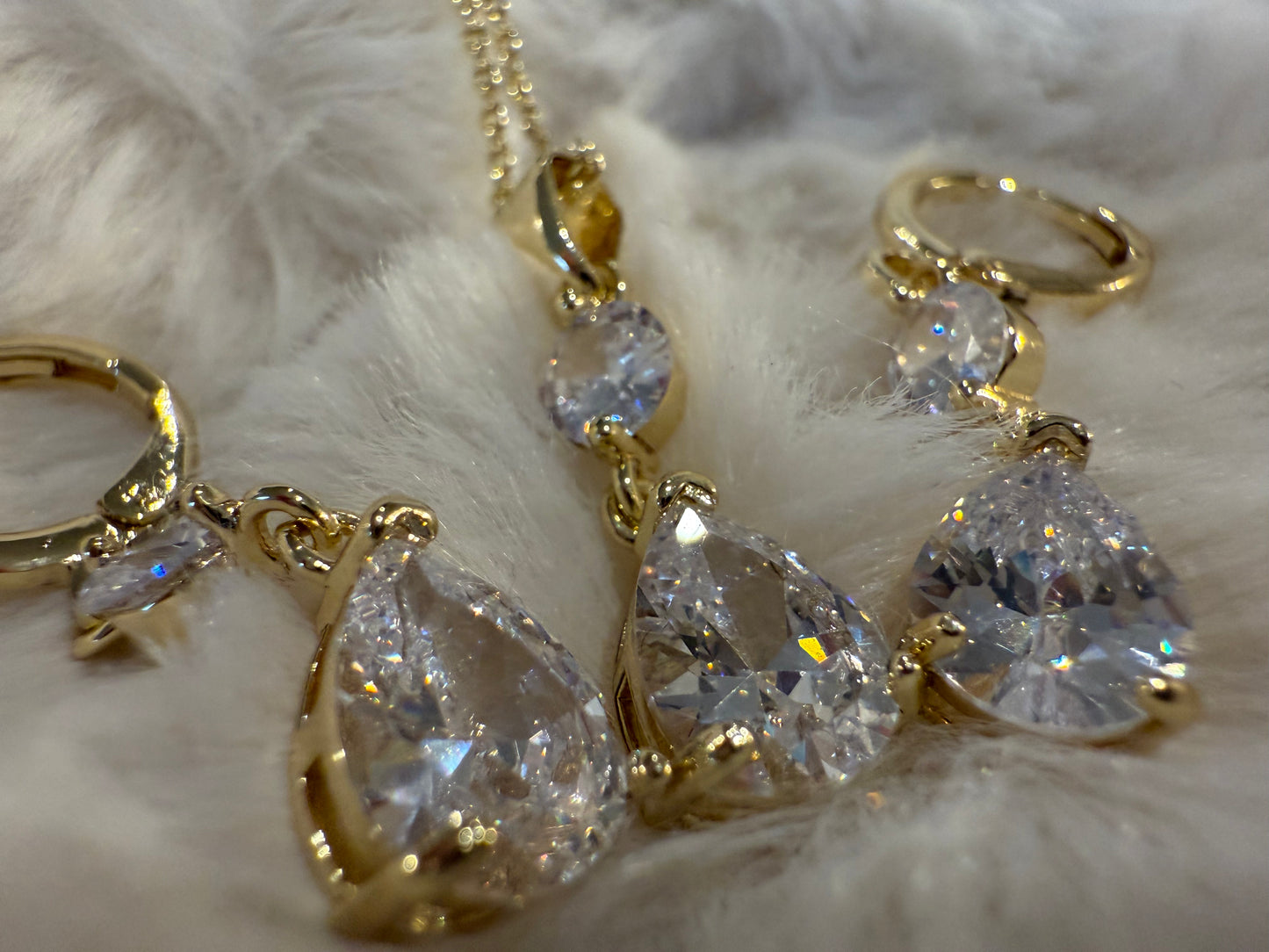 Conjunto de Gota Circón 24 K